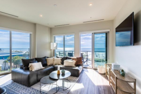 Elegant 4 BR Beachfront, Luxury Condo with Rooftop Pool Next to the Hangout